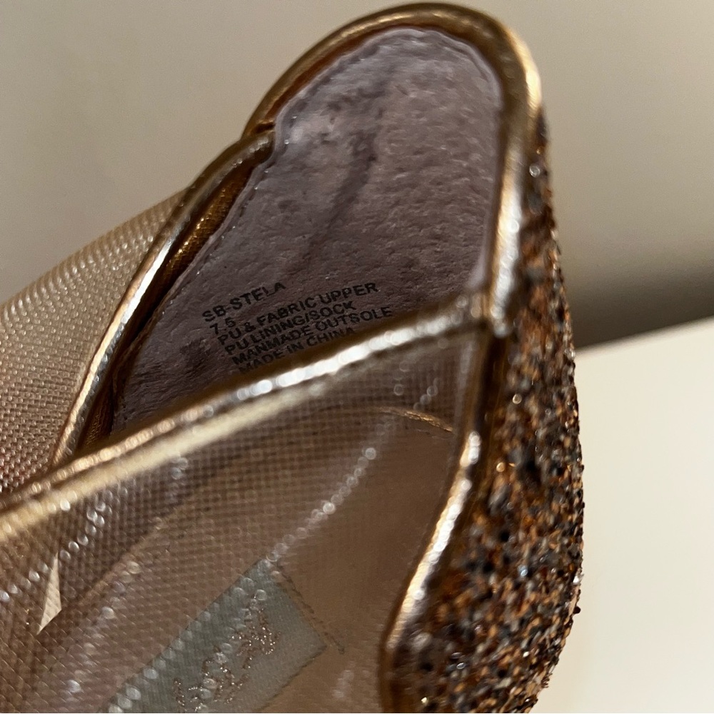 Betsey Johnson Womens Stela Pointed Toe Ankle Strap, Champagne Glitter, Size 7.5 - Picture 7 of 9
